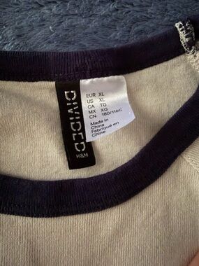 Divided H&M Short Sleeve Tee in Cream with Navy Trim